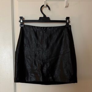Aritzia Wilfred Black Faux Leather Mini Skirt Size 0